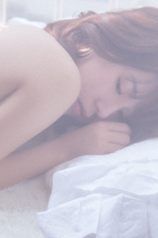 女人摸男人腹肌